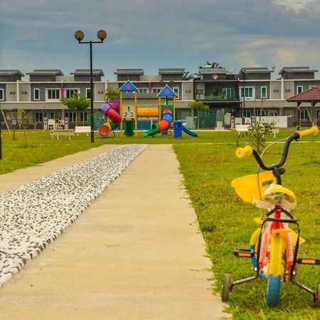 Setia Home Sitiawan Ktv 12+4 Pax Kültér fotó